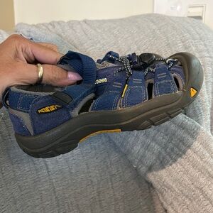 Keen size 13 sandal navy